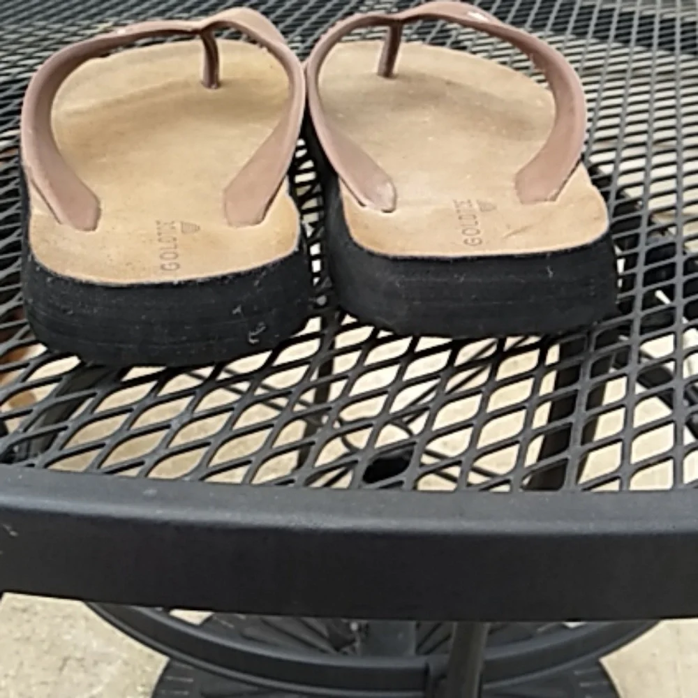 Gold toe men's tan flip flops NWOT‎